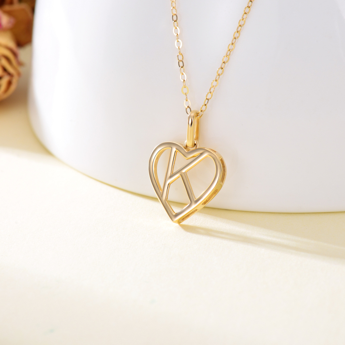 Collana con ciondolo a forma di cuore in oro 14K con lettera iniziale K-4