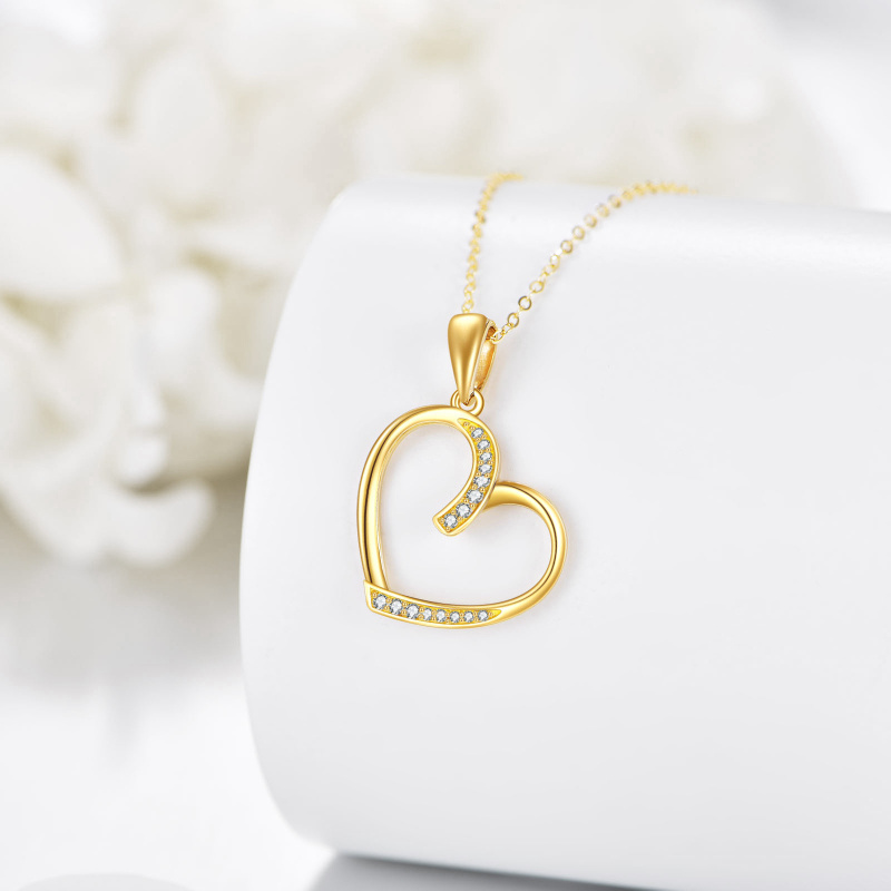 Collar con colgante de corazón de circonita cúbica en oro de 10 quilates-3
