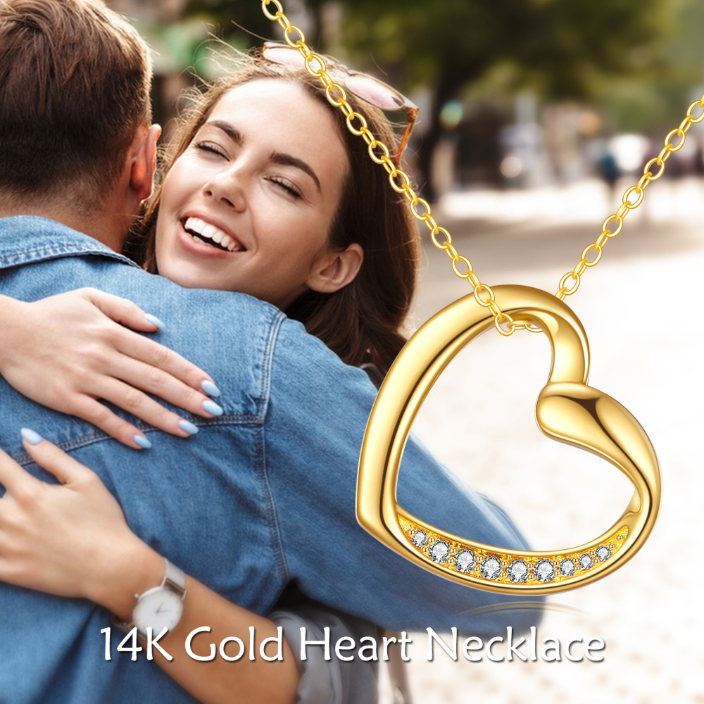 Colar com pingente de coração de zircónias cúbicas em ouro de 10K-5