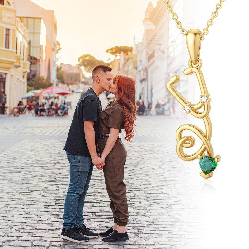 Colar com pendente de coração e estetoscópio em ouro 10K com zircónias cúbicas para mulher-5