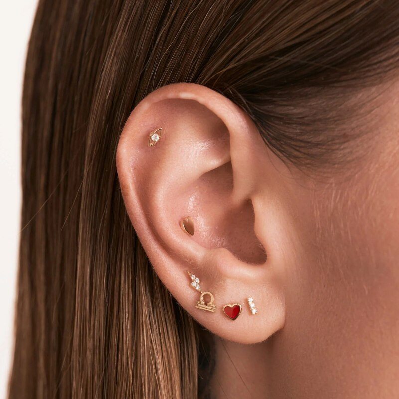 Aretes de tachuelas en forma de corazón de oro de 14 quilates-2