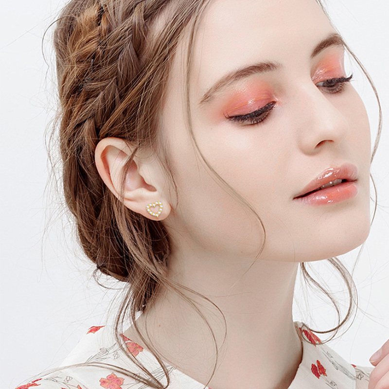 أقراط أذن من الذهب الأبيض عيار 10 قيراط مرصعة بالزركونيا المكعبة على شكل قلب-2