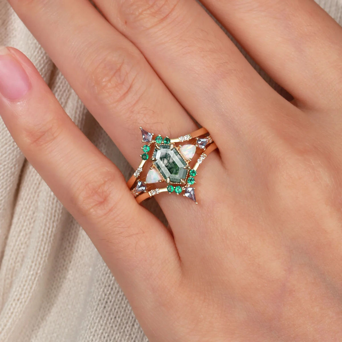 Anillo de compromiso de ágata musgosa con corte hexagonal en oro de 10 quilates-2