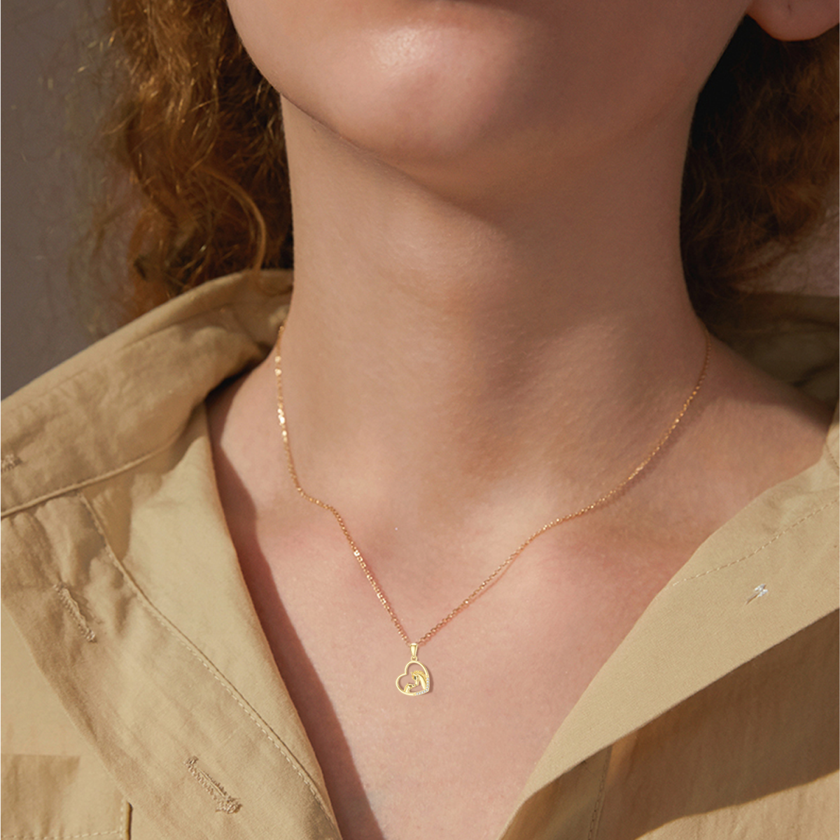 Collana con ciondolo a cuore e cavallo con zirconia cubica in oro 14K-2