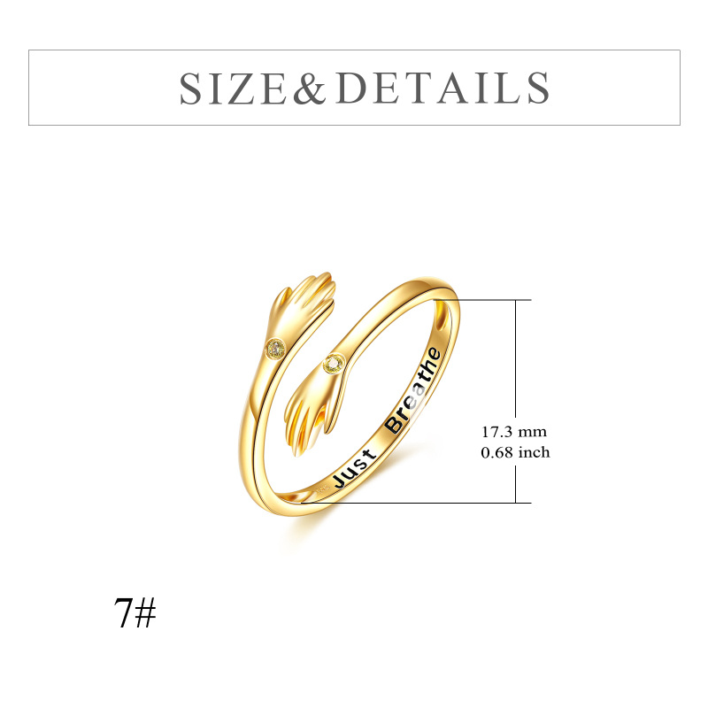 Anel aberto Hug em zircónio cúbico em ouro de 14K com palavra gravada-4