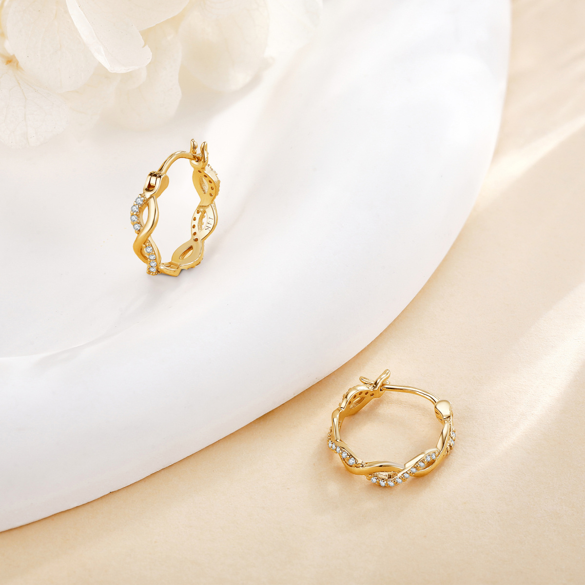 Pendientes de aro con símbolo de infinito y circonita cúbica en oro de 14 quilates-3