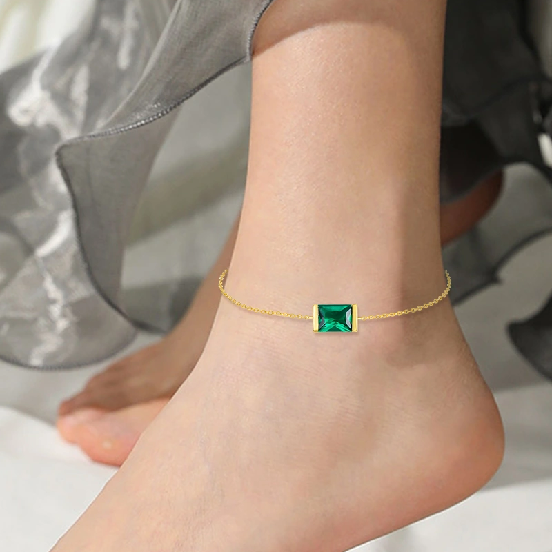 Bransoletka na kostkę z 14-karatowego różowego złota z kwadratowym szmaragdem i pojedynczą warstwą zawieszki-2