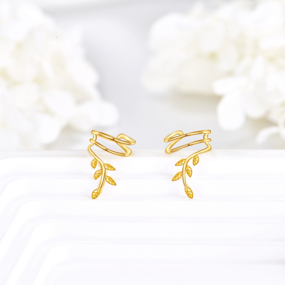 Pendientes tipo brazalete con hojas de oro de 14 quilates-3