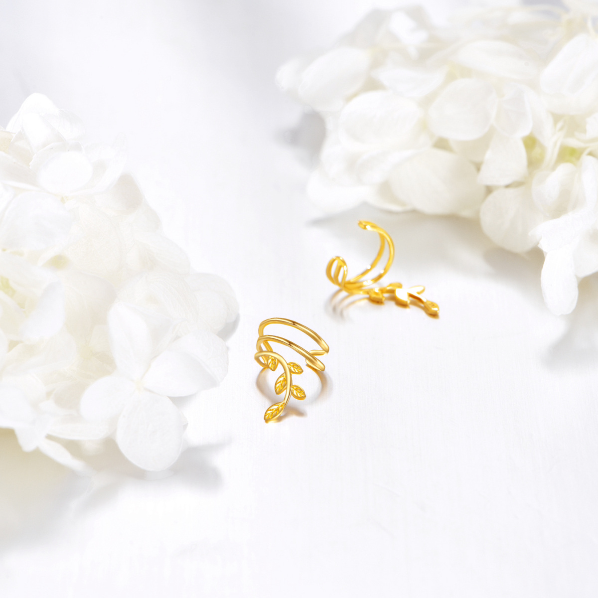 Pendientes tipo brazalete con hojas de oro de 14 quilates-4