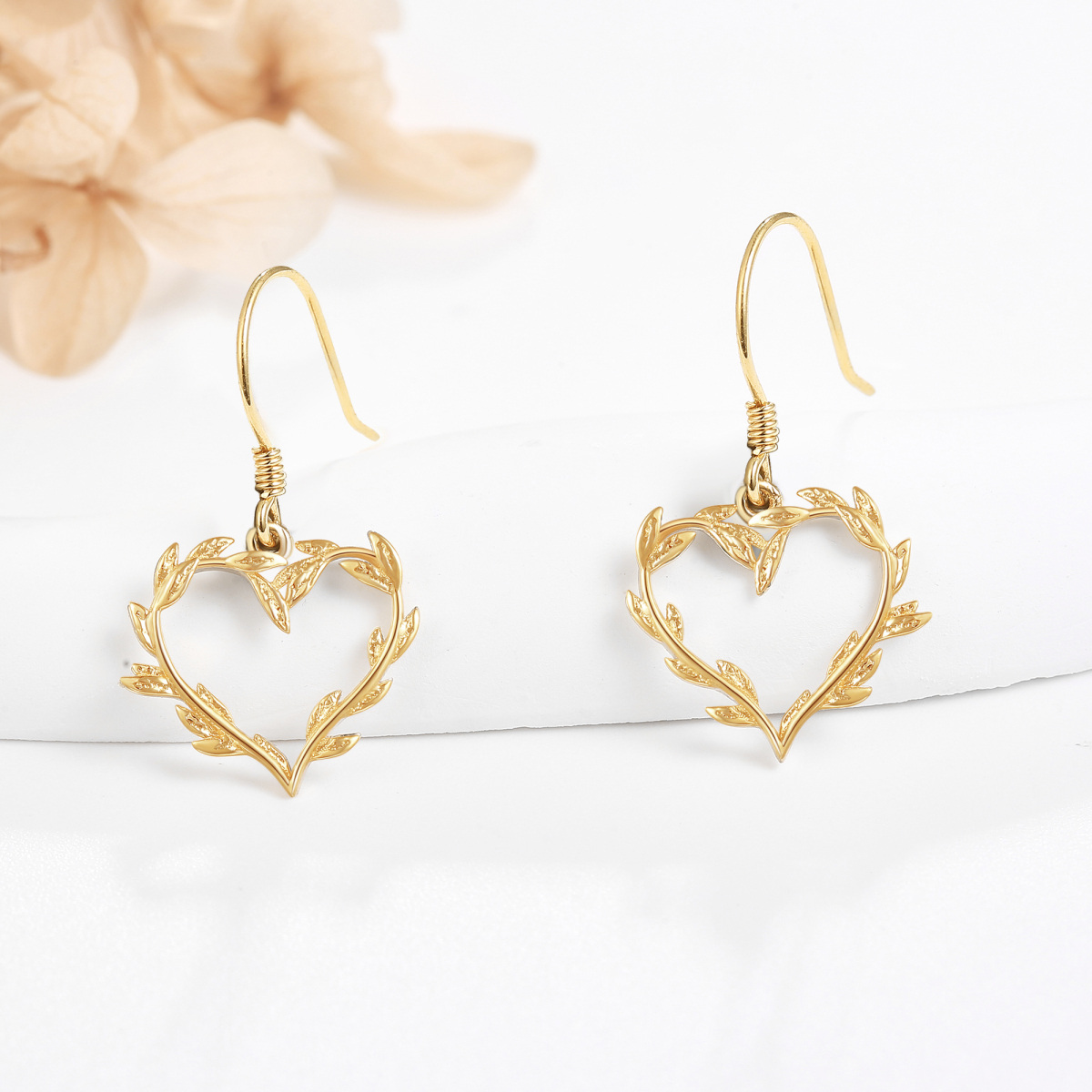 Pendientes colgantes de corazón con hojas de oro de 14 quilates-3
