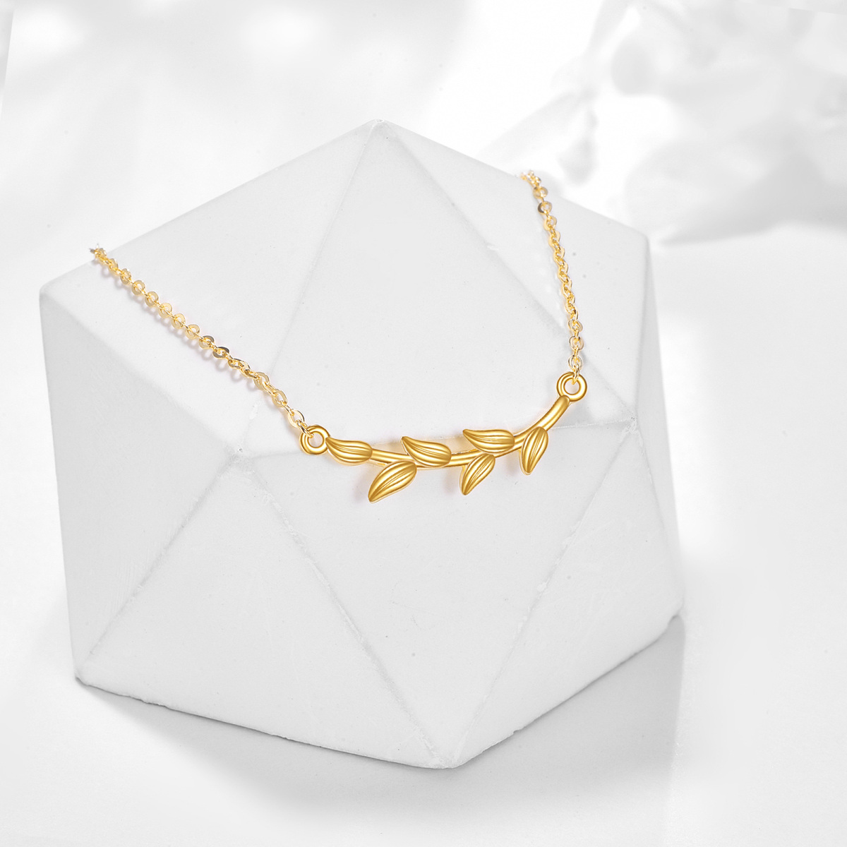 Collar con colgante de hojas de oro de 14 quilates-3
