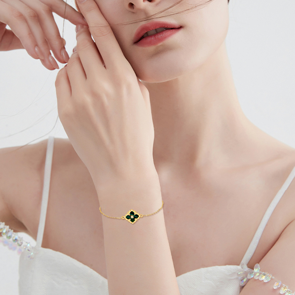 Pulsera con dije de trébol de cuatro hojas, malaquita y circonita cúbica en oro de 14 quilates-2