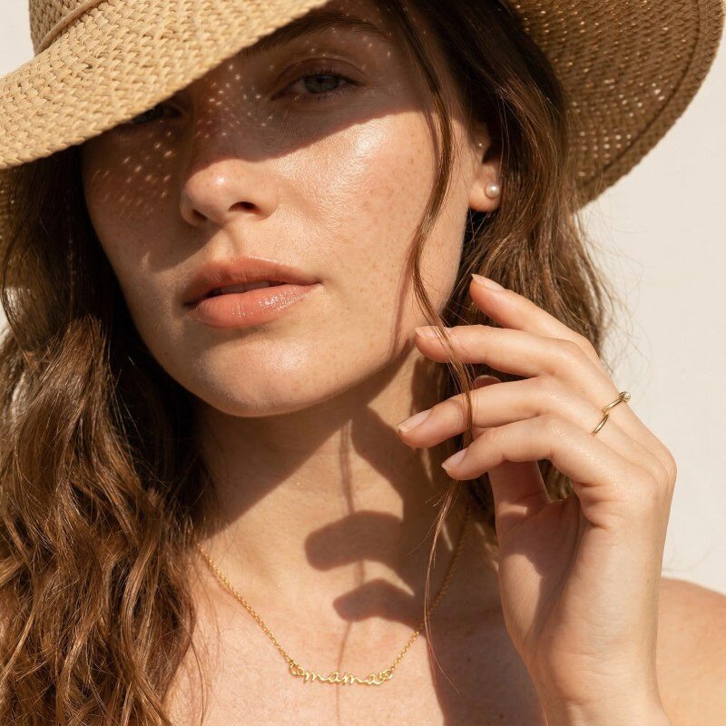 Collar con iniciales para madre y mamá en oro blanco de 10 quilates-2