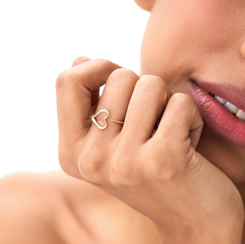 14k Gold Minimalist Heart Outline Band-2
