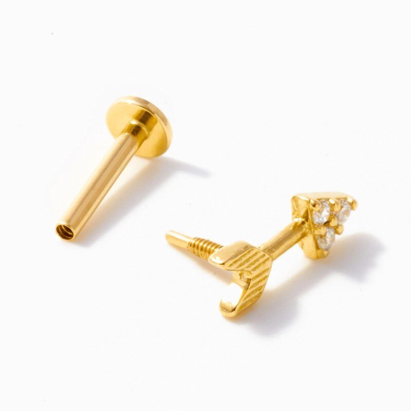 Aretes de tachuelas en forma de flecha de oro de 14 quilates con moissanita-3