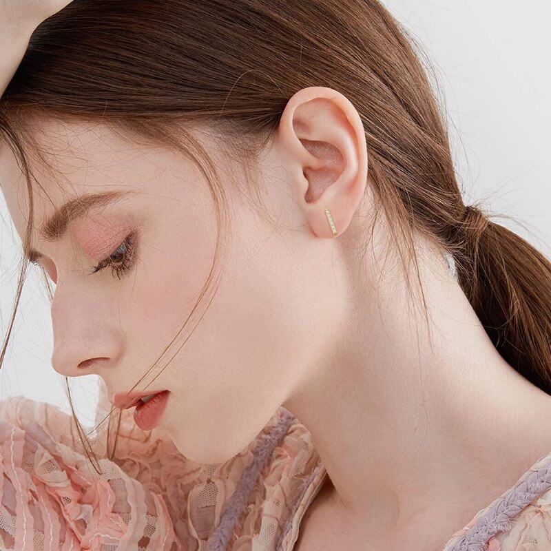 Orecchini a bottone con barra di moissanite in oro rosa 10K-2