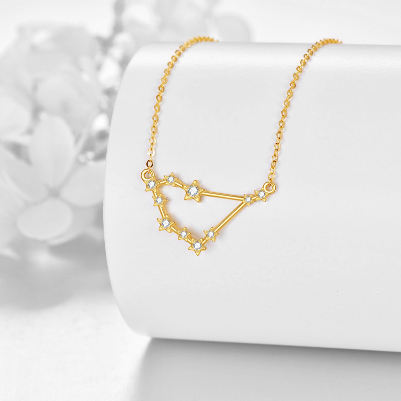 Collar con colgante de Capricornio de oro de 10 quilates con moissanita-3