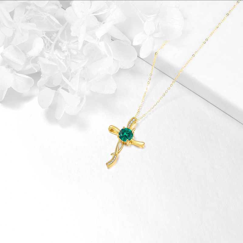 Colar com pingente de cruz esmeralda criada em moissanite em ouro 10K-4