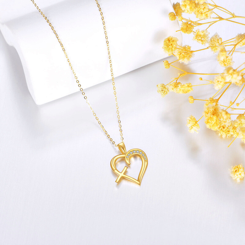 Colar com Pingente de Cruz e Coração em Moissanita e Ouro 14K-3
