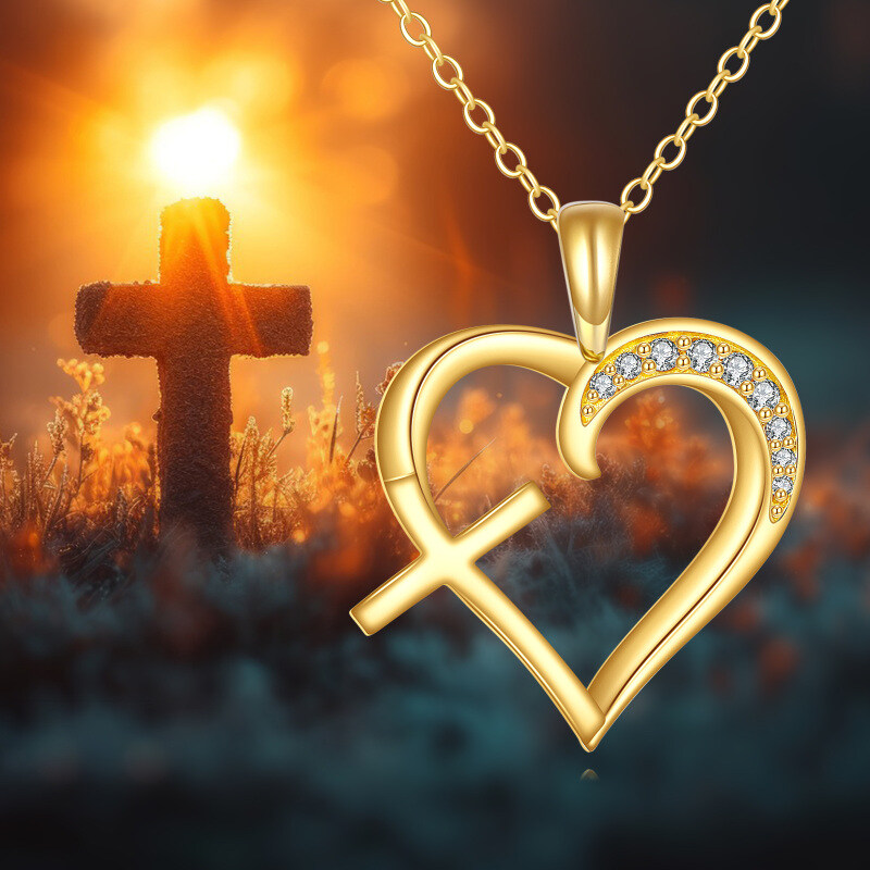 Colar com Pingente de Cruz e Coração em Moissanita e Ouro 14K-4