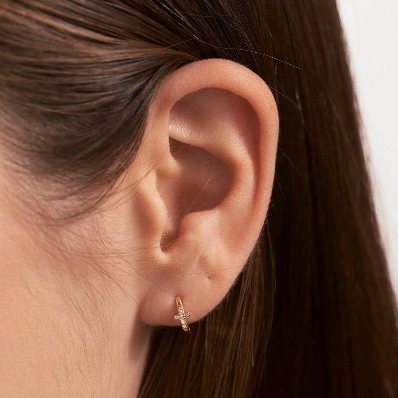 Aretes de aro de oro de 14 quilates con moissanita en forma de cruz-2