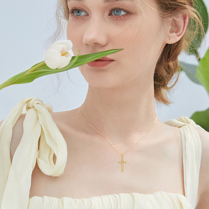 قلادة صليب من الذهب الأبيض عيار 10 قيراط مرصعة بحجر الموزانيت-2