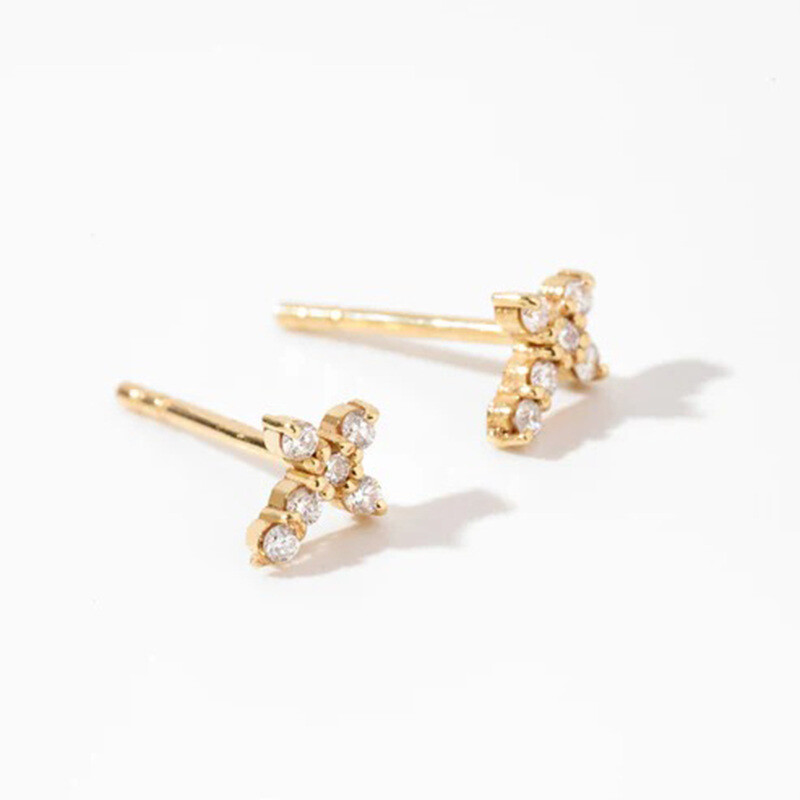 Pendientes de tachuelas con cruz de moissanita en oro de 14 quilates-3