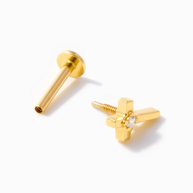 Aretes de pasador con cruz de oro de 14 quilates y moissanita-3