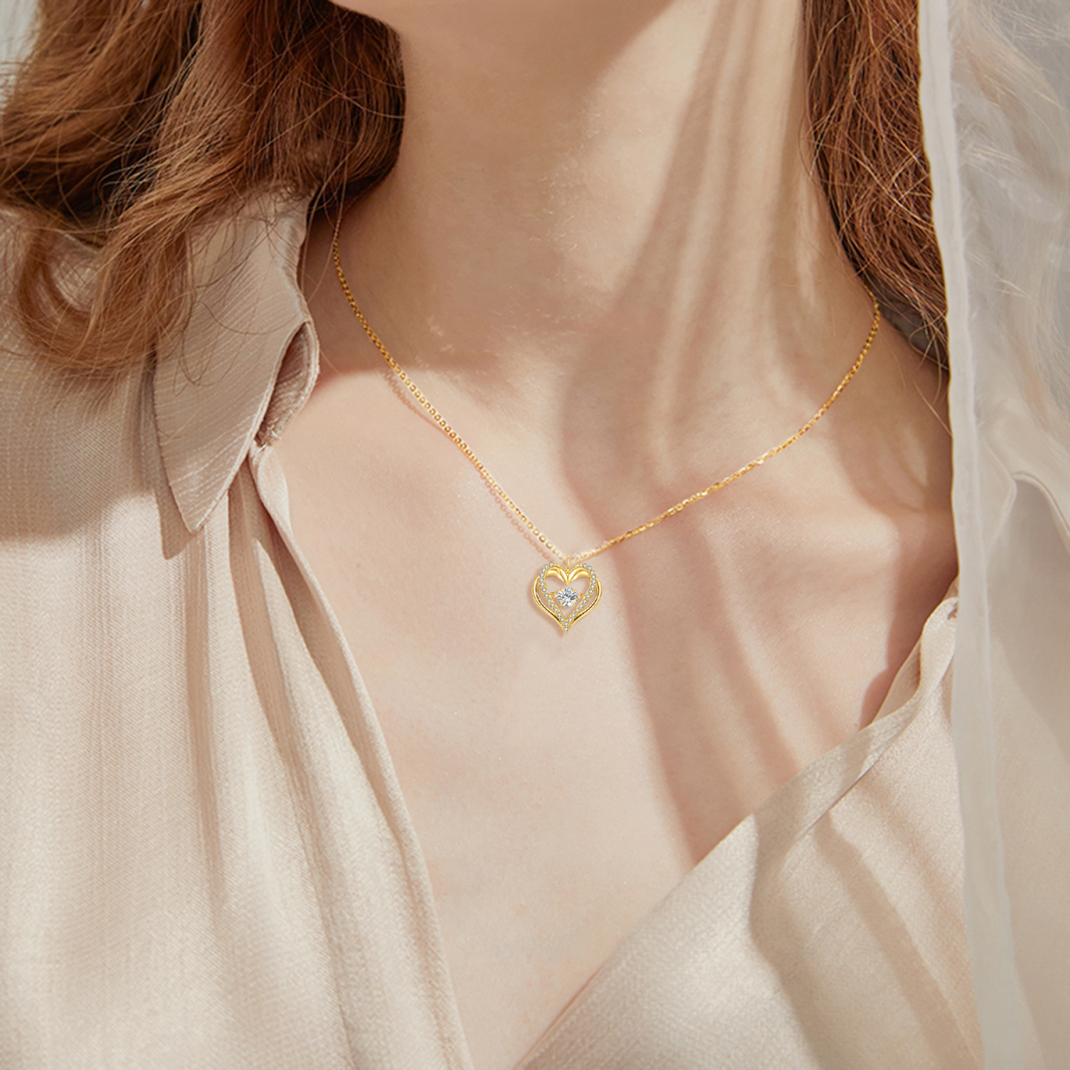 Collar con colgante de doble corazón de moissanita en oro de 14 quilates-2