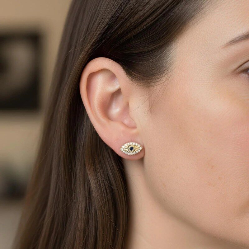 Pendientes de tachuelas con ojo malvado de moissanita en oro de 14 quilates-2