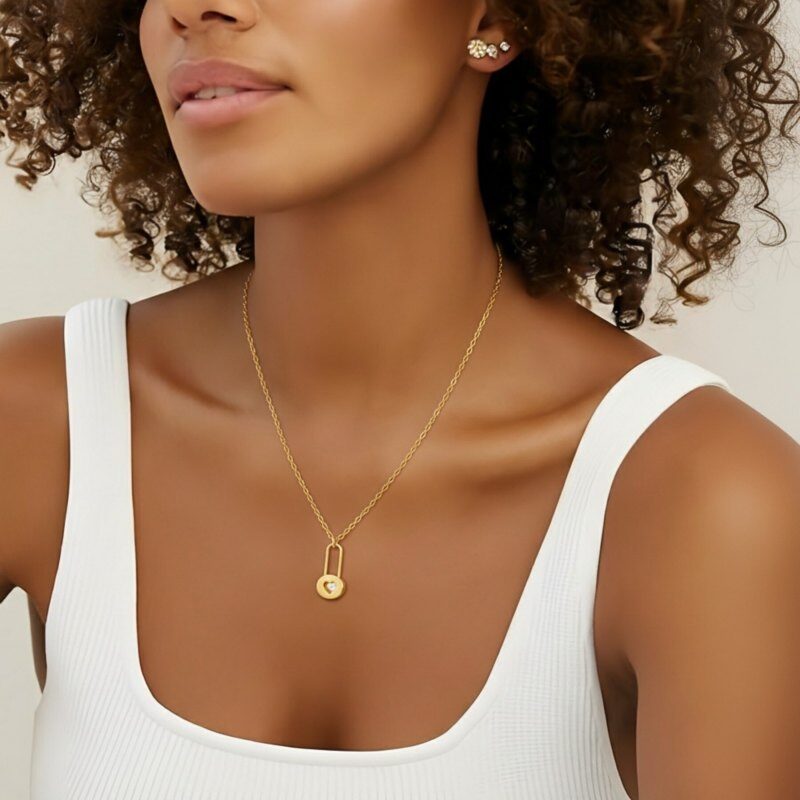 Collar con colgante de corazón y candado en oro de 14 quilates con moissanita-2