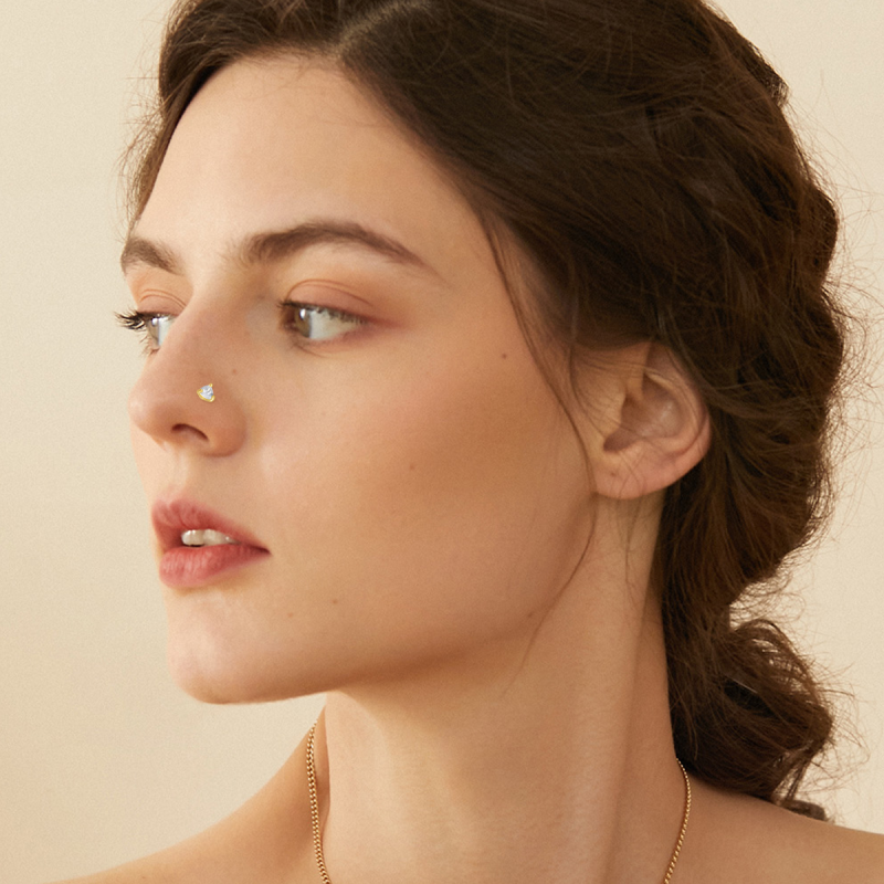 10K witgouden moissaniet hartvormige neusring-3