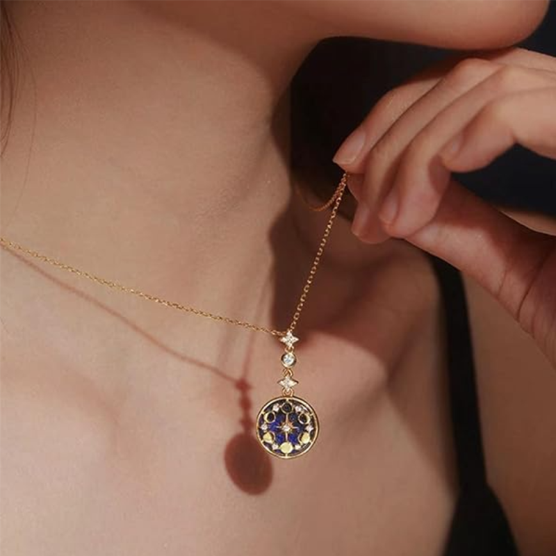 Collar con colgante de luna y estrella de moissanita en plata de ley con baño de oro amarillo-3