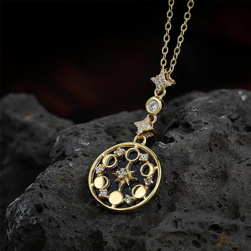 Collar con colgante de luna y estrella de moissanita en plata de ley con baño de oro amarillo-4