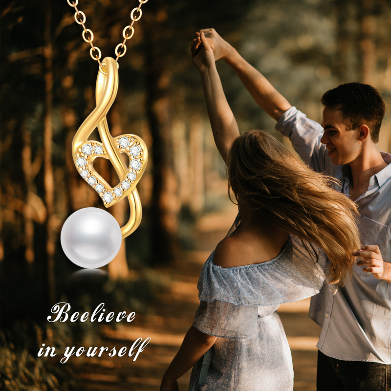 Collar con colgante de corazón y símbolo musical de moissanita y perla en oro blanco de 10 quilates-3