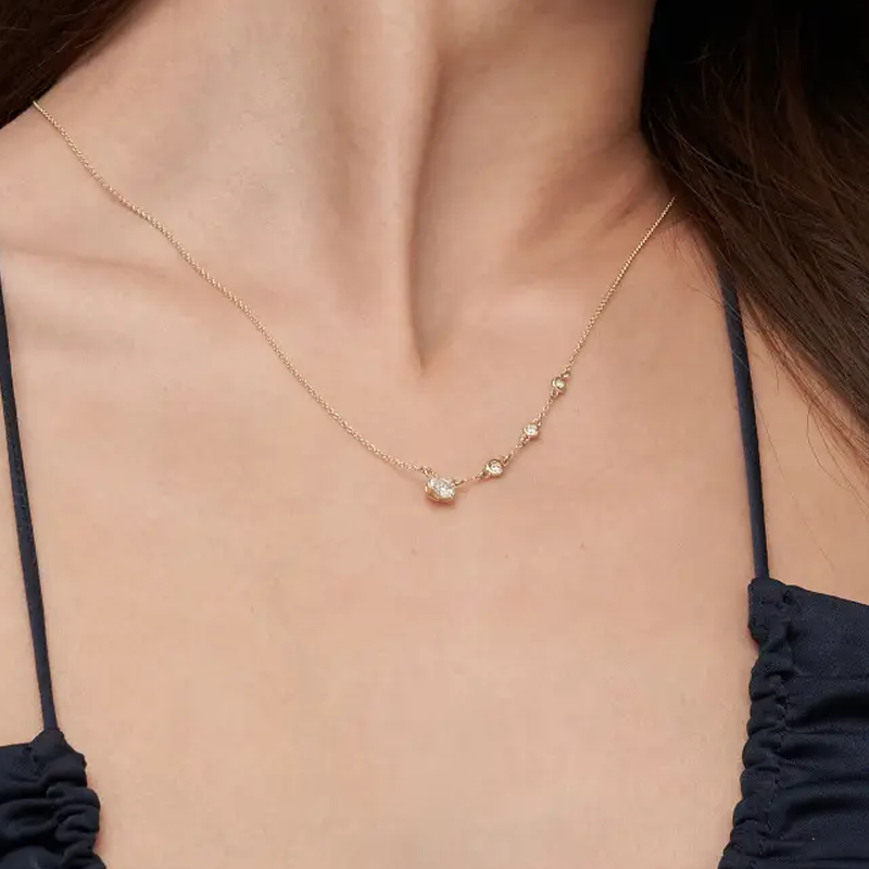 Colar com pendente de moissanita banhado a ouro amarelo e prata de lei-2