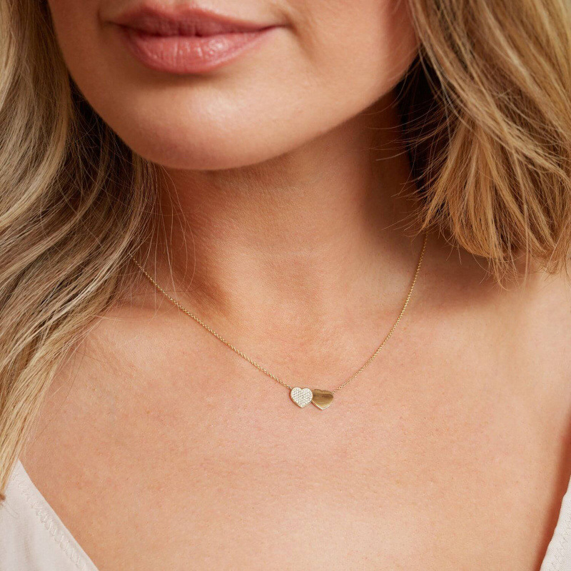 Collar colgante de oro de 14 quilates con moissanita, grabado personalizado y en forma de corazón-2