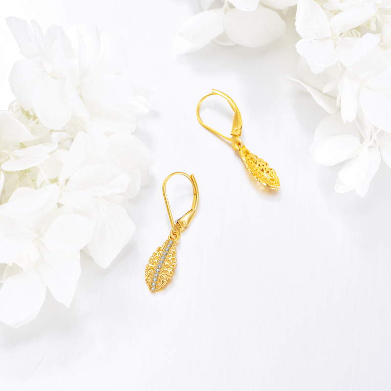 Pendientes colgantes de plumeria y moissanita en oro de 14 quilates-3