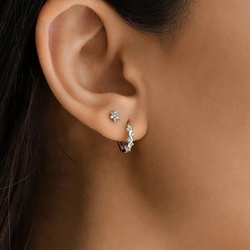 18K-Gold-Moissanit-Schneeflocken-Steckerohrringe-2