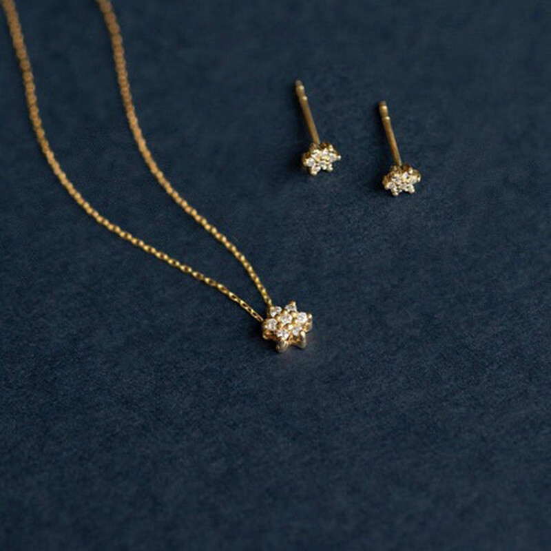 18K-Gold-Moissanit-Schneeflocken-Steckerohrringe-3