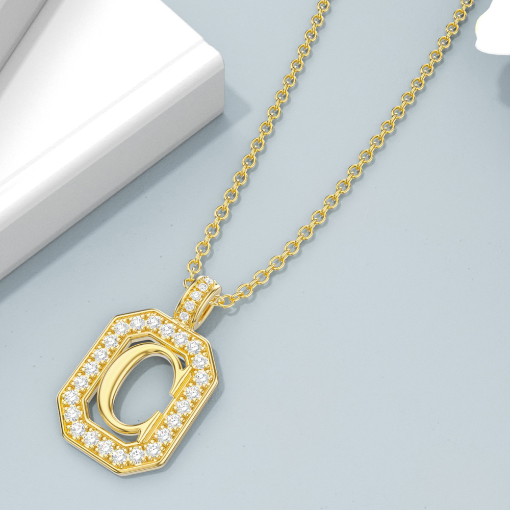Colar com pendente quadrado Moissanite em ouro de 18K com a letra inicial C-4