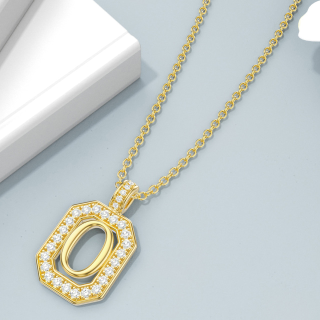 Collana con ciondolo quadrato in moissanite d'oro 14K con lettera iniziale O-4