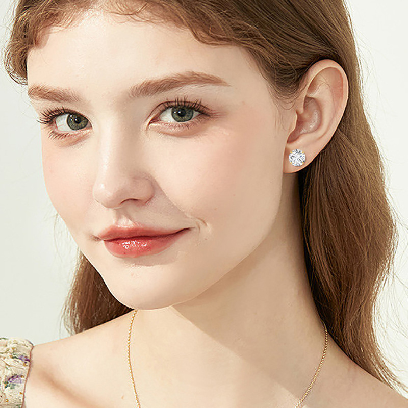 Ohrstecker aus 18-karätigem Gold mit Moissanit-2