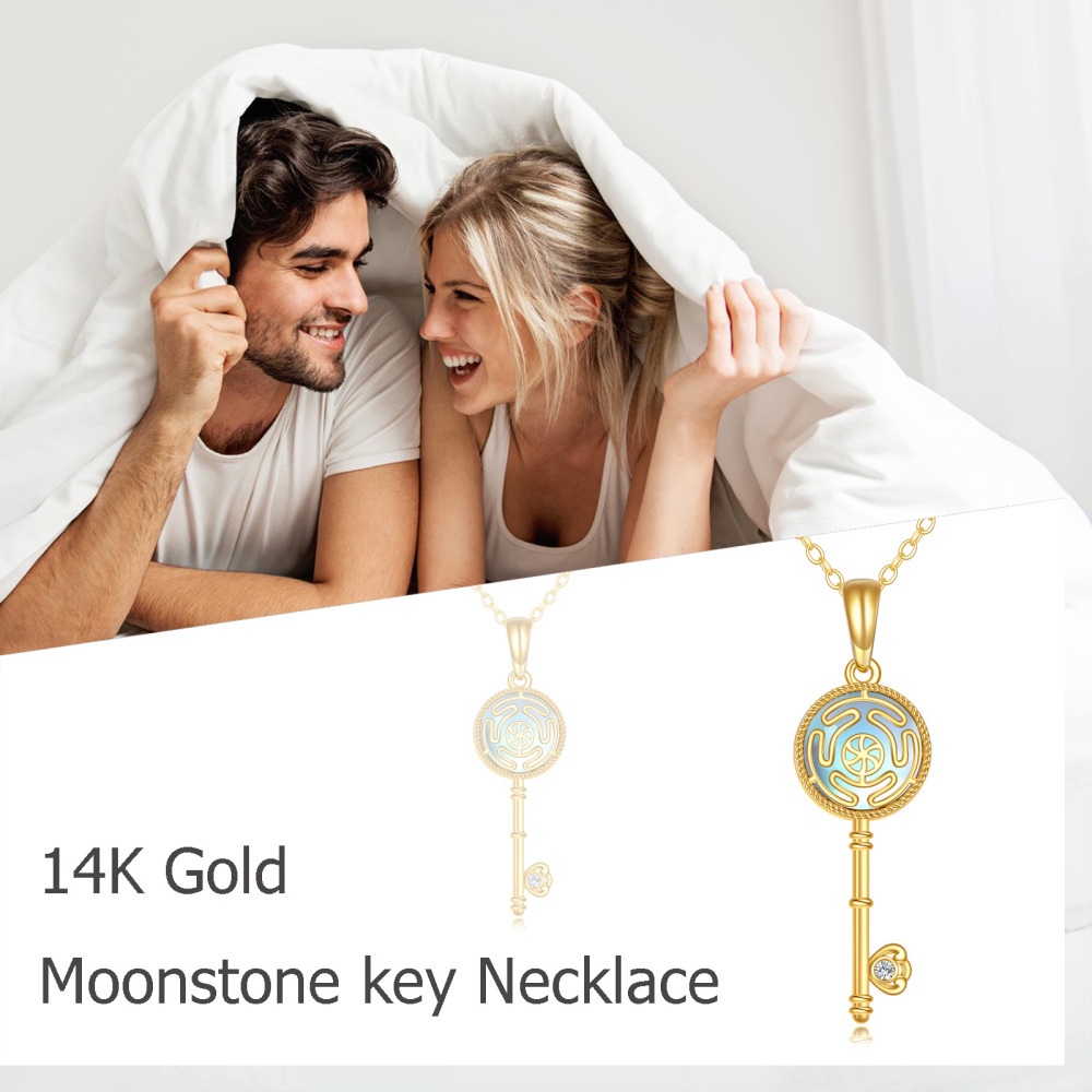 Colar com pendente de chave e pedra da lua em ouro 10K com zircónias cúbicas-6