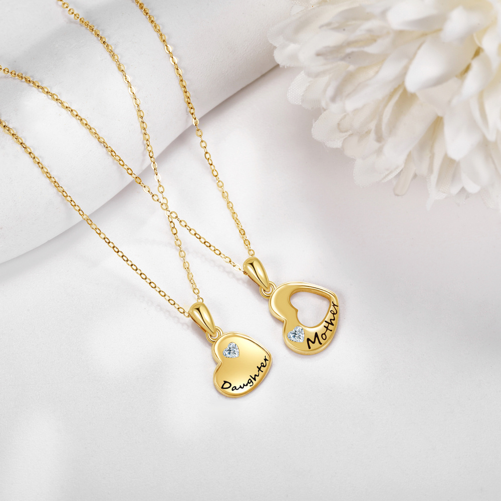 Colar com pingente mãe e filha de zircônia cúbica em ouro 10K-4