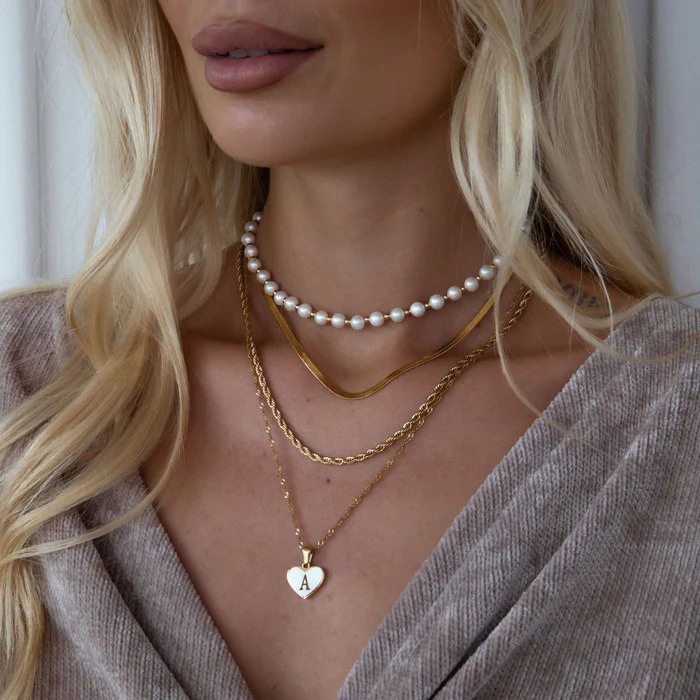 Collier en or 18K avec lettre initiale personnalisée en nacre, en forme de cœur-2