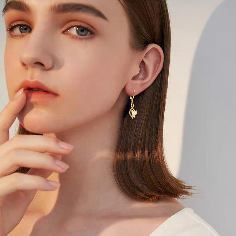 Brincos Opala em Forma de Borboleta com Pendente em Ouro 9K-2