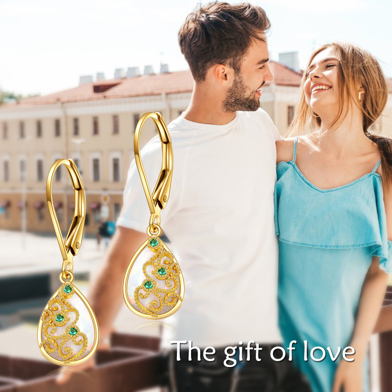 Brincos em ouro branco 10K com opala em forma de gota-6