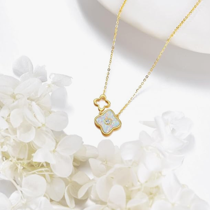 Colar com pendente de trevo de quatro folhas em ouro branco de 10 quilates com zircónias cúbicas e opala-3