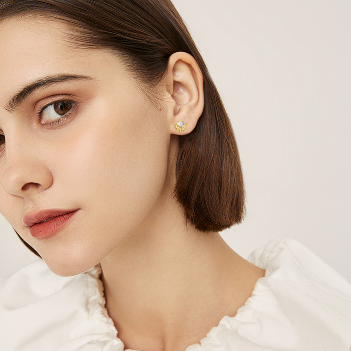 Aretes tipo sol con ópalo en oro de 14 quilates-2